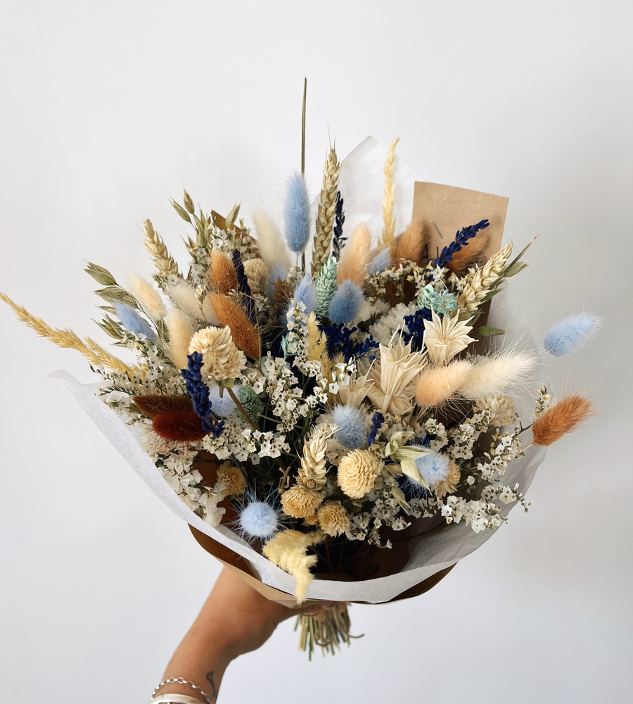 Bouquet de fleurs séchées tons bleu et beige