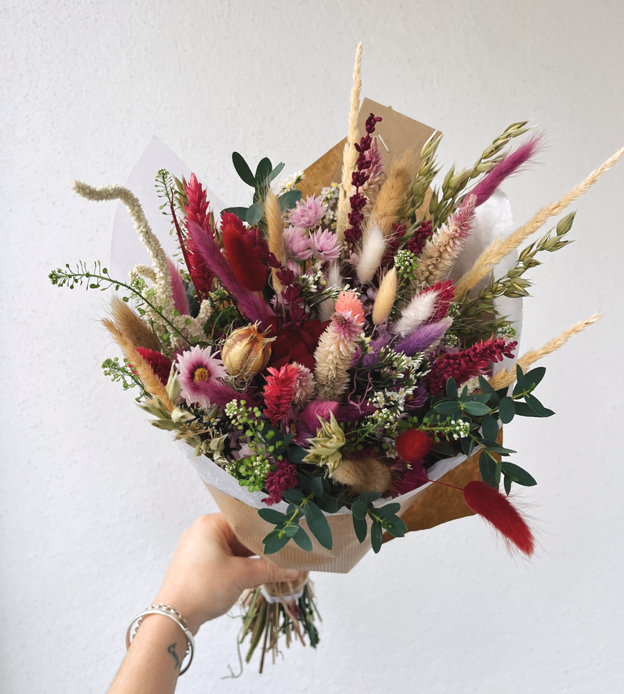 Bouquet de fleurs séchées saint Valentin - tons rose foncé et vert