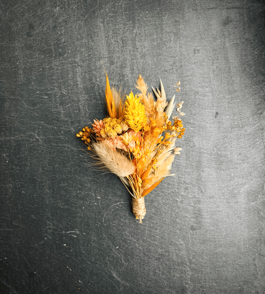 Boutonnière fleurs séchées ton jaune